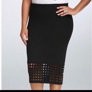 EUC TORRID LASER CUT PENCIL SKIRT SZ 4X